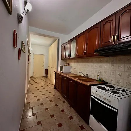 Garden View Apartment *